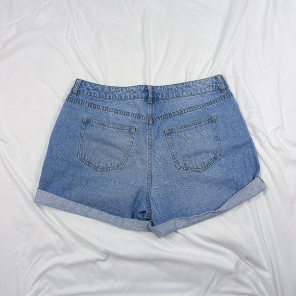 Forever 21 Plus High Rise Lightwash Denim Mom Shorts Woman's Size 12 Cuffed Jean - Picture 2 of 7